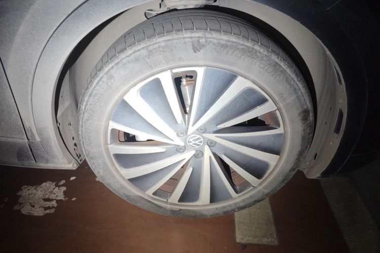 Used Volkswagen ID.4 X 2023 Pure Long-Range Version Right Front Wheel Hub