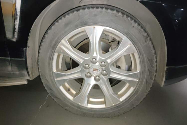 Used Cadillac SRX 2013 3.0L Luxury Model Right Front Wheel Hub