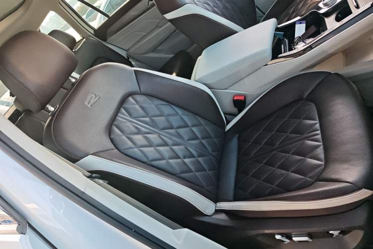 Used Volkswagen Tavendor 2023 380TSI Four-Wheel Drive R-Line Cruise Edition
