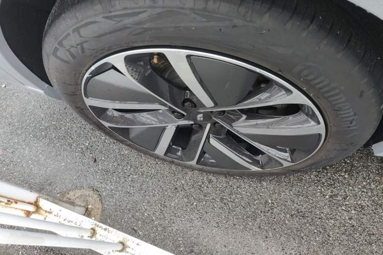 Used Li Auto L9 2022 Max model Right Rear Wheel Hub