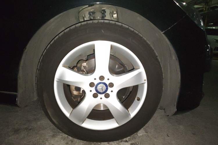 Used Mercedes-Benz R-Class 2014 R 320 4MATIC Luxury Model Right Front Wheel Hub