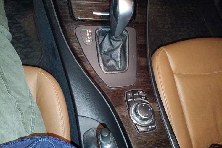 Used BMW 3 Series 2011 325i Luxury Edition Gear Lever