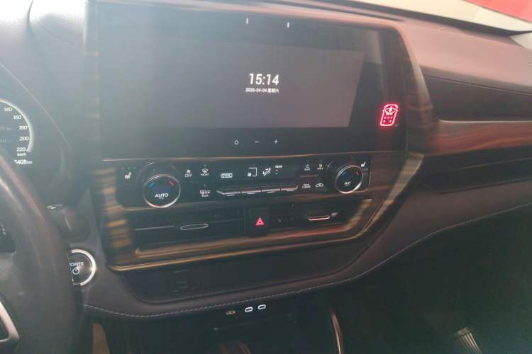 Used Toyota Highlander 2024 2.5L Smart Electric Hybrid Dual-Motor Two-Wheel Drive Luxury Version 7 Seats Audio And AC Panel