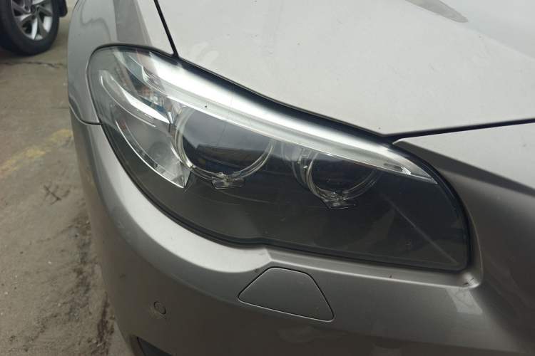 Used BMW 5 Series 2014 520Li Elegant Model Right Front Headlight