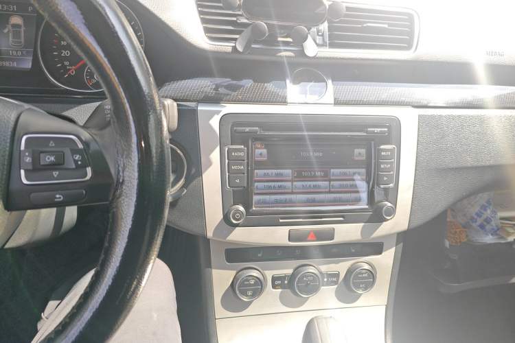 Used Volkswagen Magotan 2015 Facelift 1.8TSI Luxury Model Audio And AC Panel