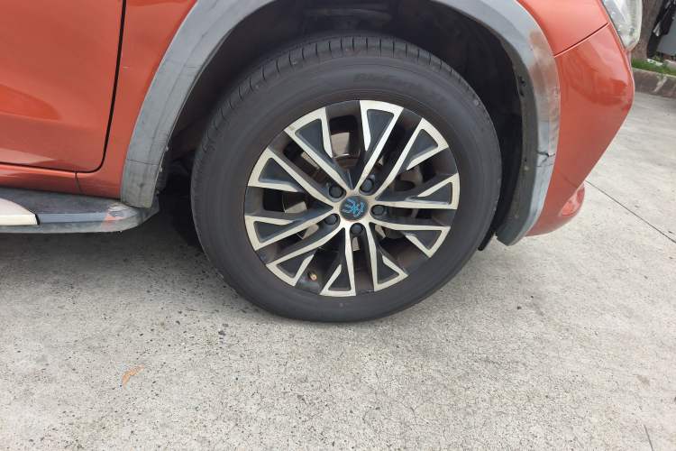 Used BYD Song New Energy 2017 Song DM 1.5TID All-Wheel Drive Prestige Model Right Front Wheel Hub