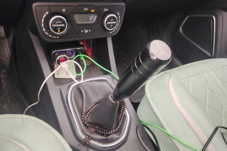 Used FAW Senya R7 2017 1.5T Manual Luxury Sunroof Model Gear Lever