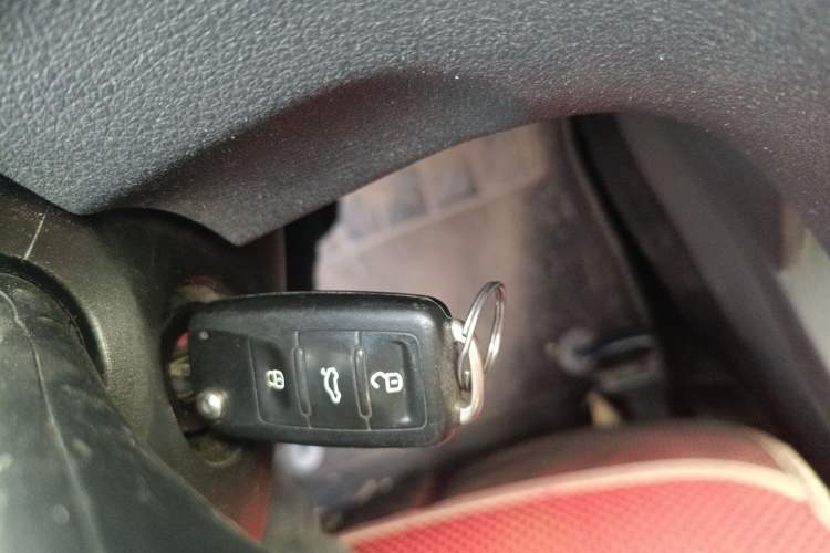 Used Volkswagen Touran 2015 1.4T Manual Fashion Edition 5-Seater Vehicle Key