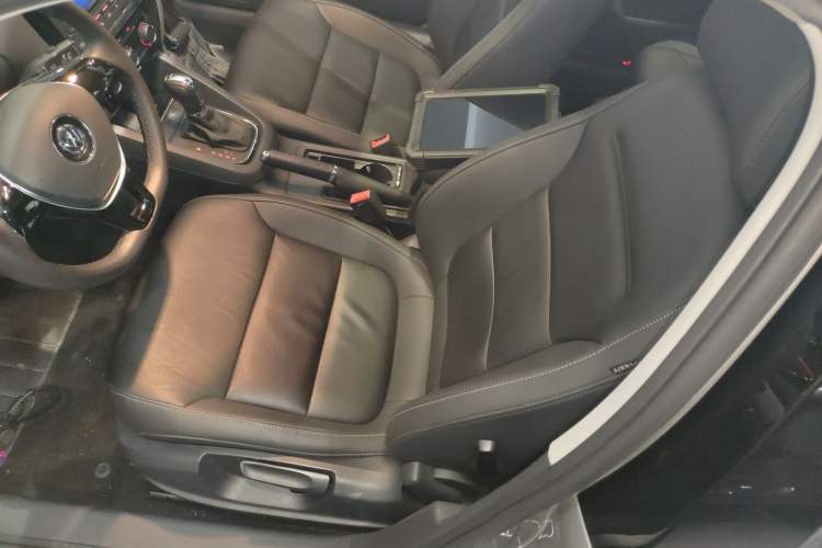 Used Volkswagen Sagitar 2015 230TSI Automatic Comfort Version Left Front Seat