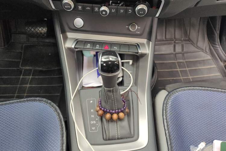 Used Audi Q3 2019 40 TFSI Fashion Dynamic Model Gear Lever