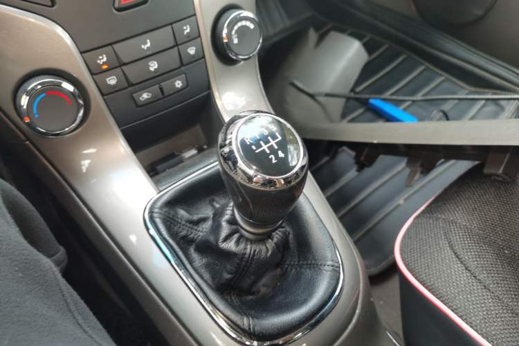 Used Chevrolet Cruze 2015 1.5L Classic SE MT
