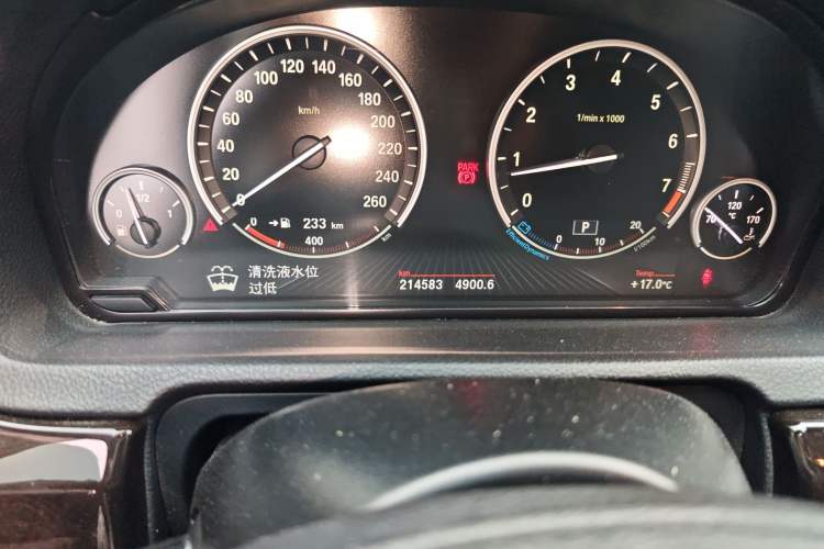 Used BMW 5 Series GT 2015 528i Leading Model Odometer Close Up