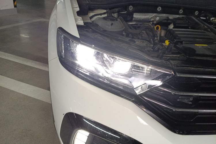 Used Volkswagen T-ROC 2022 280TSI DSG Two-Wheel Drive R-Line Pro PLUS
