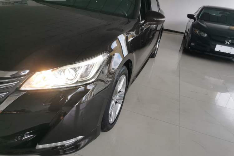 Used Toyota Crown 2015 2.0T Fashion Edition
