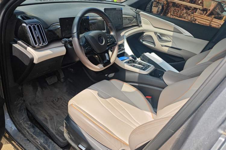 Used BYD Song Pro New Energy 2024 HONOR Edition DM-i 71KM Navigation Model
