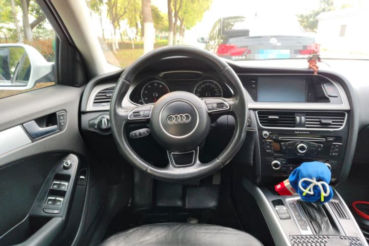 Used Audi A4L 2015 35 TFSI Automatic Standard Model Steering Wheel