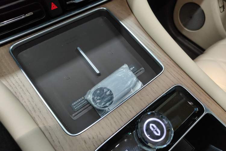 Used Hima AITO M9 2025 Extended-Range Ultra Version 52 kWh 6-Seater
