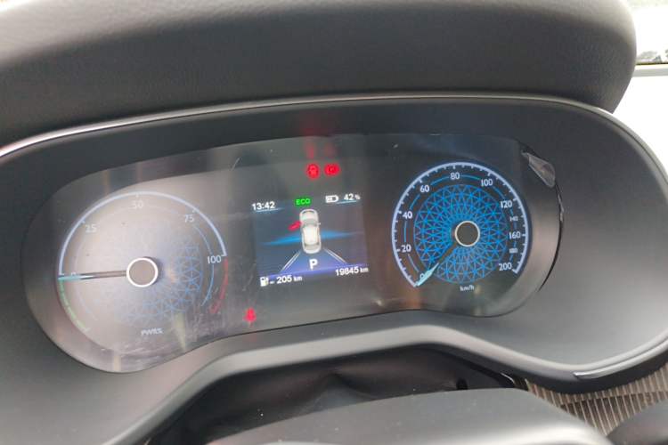 Used Hongqi E-QM5 2022 431 km Charge & Enjoy Edition