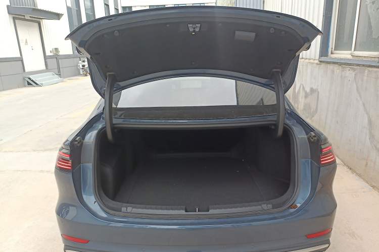 Used Geely Galaxy A7 2025 Model EM-i 150km Starship Edition Trunk