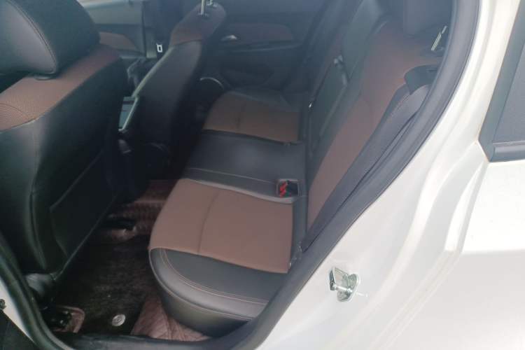 Used Chevrolet Cruze 2015 Hatchback 1.6L Manual Comfort Edition