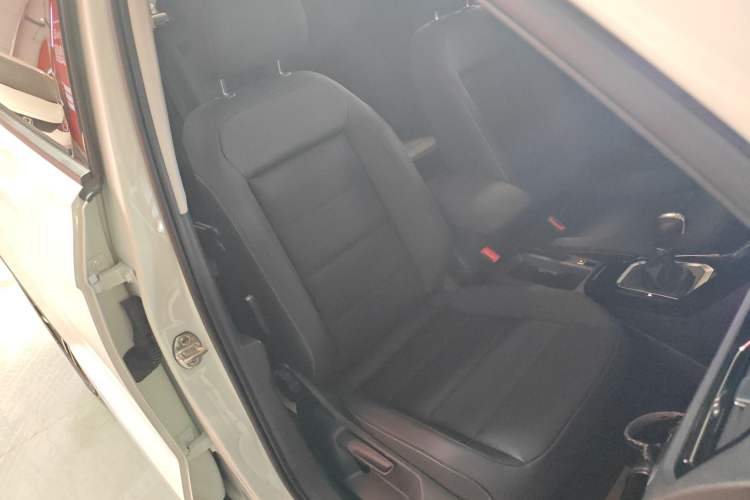 Used Volkswagen T-ROC 2021 280TSI DSG Two-Wheel Drive Comfort Connect Edition
