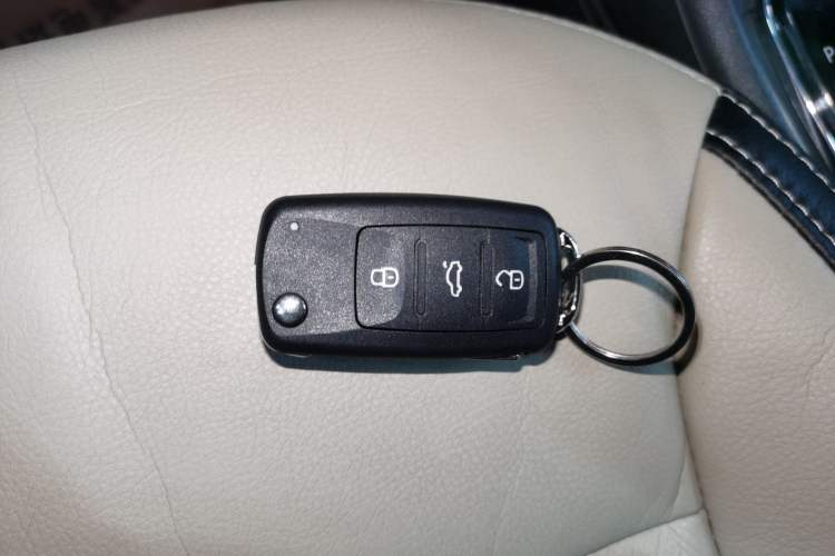 Used Volkswagen Polo 2014 1.6L Cross Polo Automatic Vehicle Key