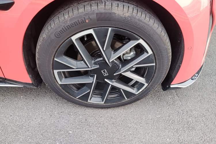 Used Avatr 06 2025 Pro Range-Extended Edition Right Front Wheel Hub