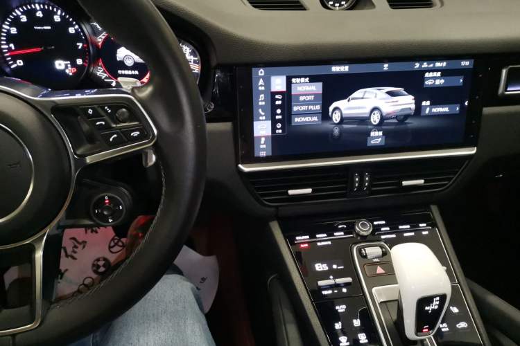 Used Porsche Cayenne 2019 Cayenne Coupé 3.0T Audio And AC Panel