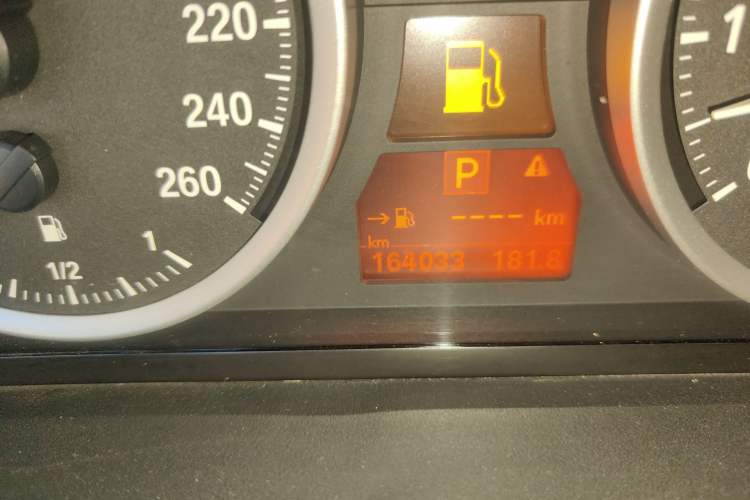 Used BMW X6 2013 xDrive35i Odometer Close Up