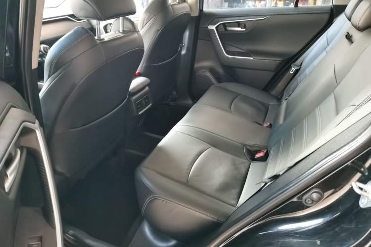 Used Toyota Wildlander 2023 2.0L CVT Two-Wheel Drive Luxury PLUS Edition
