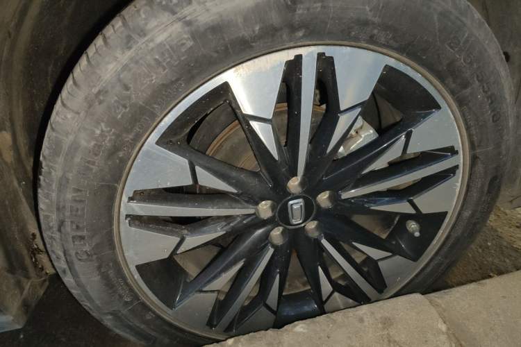 Used Bestune T77 2021 PRO 280 TID Custom Edition Right Front Wheel Hub