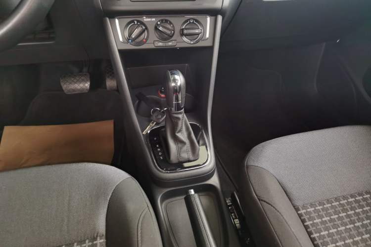 Used Volkswagen Polo 2016 1.6L Automatic Comfort Model Gear Lever