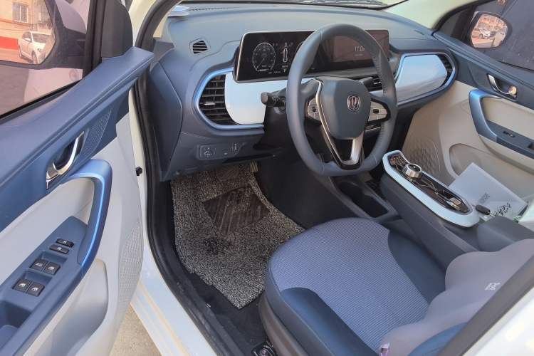 Used CHANGAN Benni E-Star 2022 Charming Edition Colorful Model Lithium Iron Phosphate Driver Seat