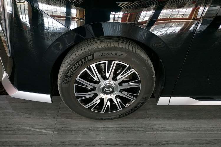 Used GAC Trumpchi E9 2025 E9 Superfast Charging Champion Left Front Wheel Hub