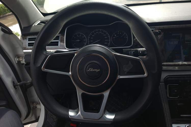 Used Zotye Domy X7 2017 1.8T Manual Luxury Model
