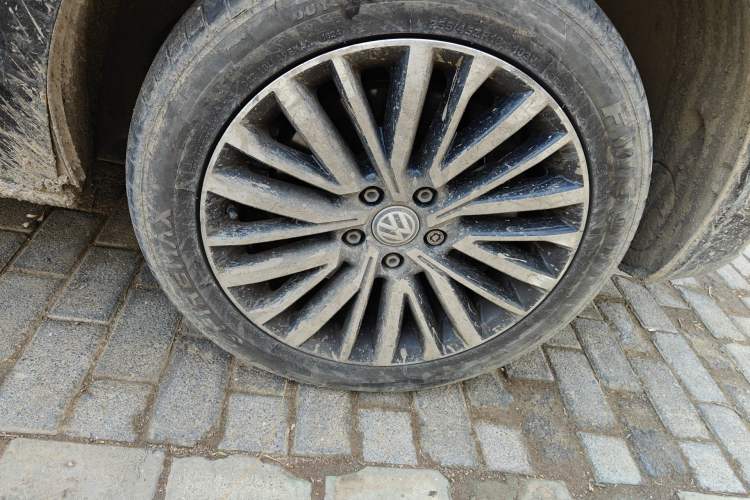 Used Volkswagen Multivan 2018 2.0 TSI Four-Wheel Drive Comfort Edition 7-Seater Right Front Wheel Hub