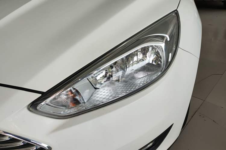 Used Ford Focus 2017 Sedan 1.6L Manual Fashion Edition Smart Drive Version Left Front Headlight