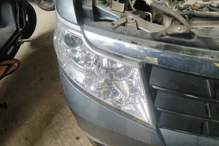 Used Dongfeng Shuaike 2013 Revised Version 1.5L Manual Comfort Trim 7 Seats China IV Standard
