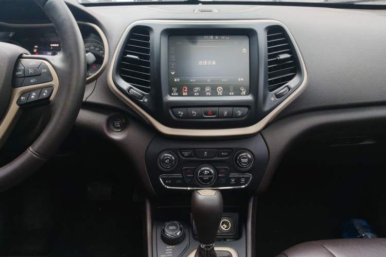 Used Jeep Cherokee 2014 2.4L Urban Edition