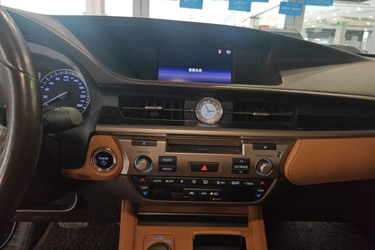 Used Lexus ES 2017 300h Mark Levinson Comfort Edition Audio And AC Panel