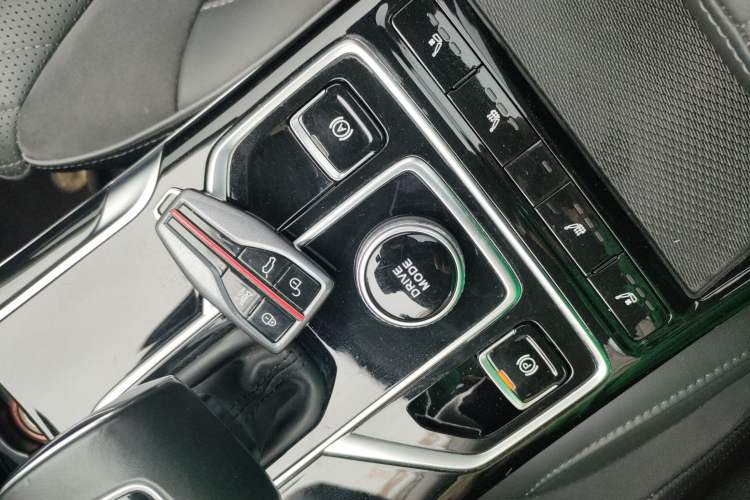 Used Hongqi HS5 2022 Revised Version 2.0T Smart Connect Flagship Edition
