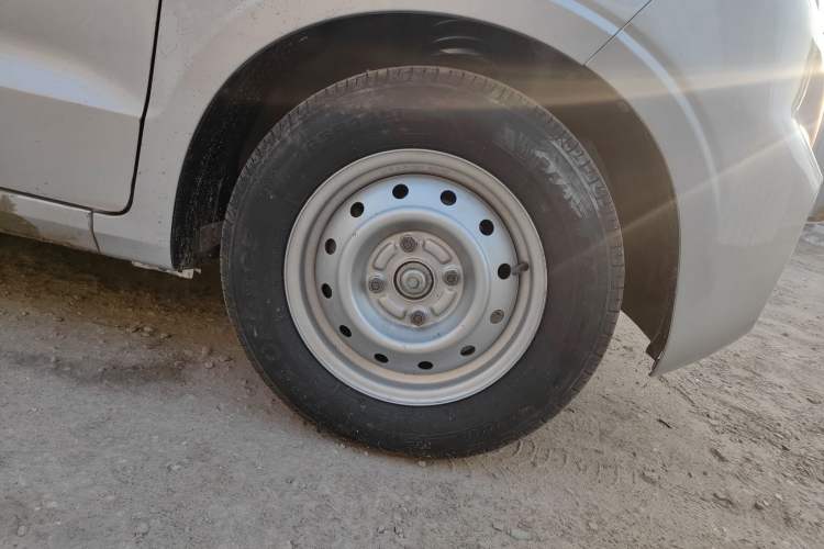 Used Wuling Hongguang V 2020 1.5L Commercial Vehicle China VI LAR