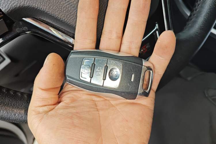 Used Haval H2 2017 Red-Label 1.5T Automatic Two-Wheel Drive Luxury Model Vehicle Key