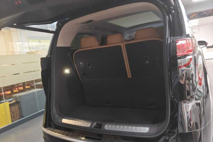 Used Denza D9 2024 DM-i 980 Four-Wheel Drive Prestige Model
