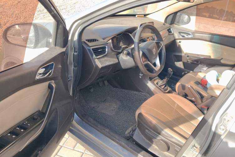 Used Baojun 310W 2017 1.5L Manual Fashion Edition China VI
