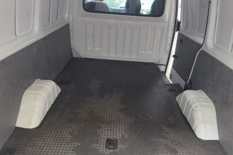 Used JMC Transit 2019 2.8T Commercial Version Short Wheelbase Mid-Roof 3-Seater China VI Standard JX493