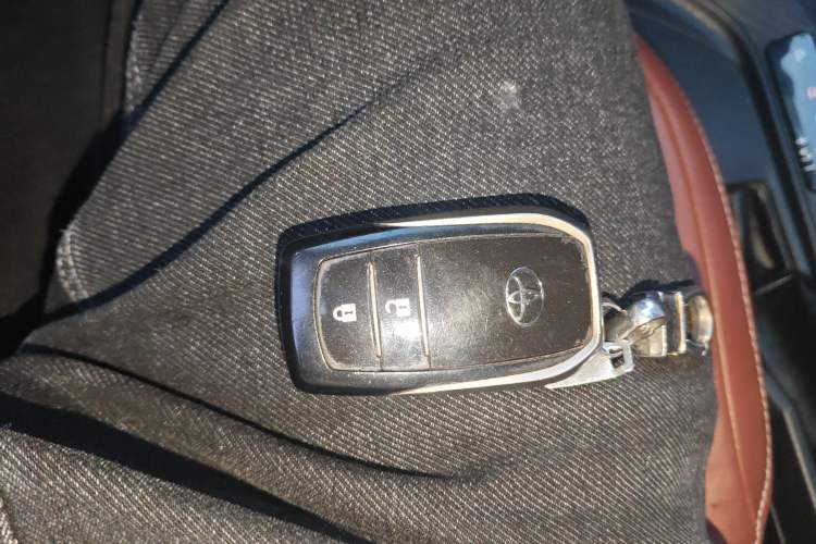 Used Toyota RAV4 2013 2.5L Automatic 4x4 Elite Edition Vehicle Key