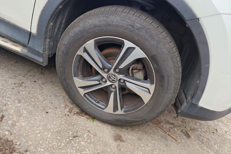 Used Toyota RAV4 2016 2.0L CVT Two-Wheel Drive Fashion Edition China V Standard
