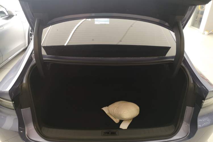 Used Nissan N6 2026 Model 180 Max Trunk