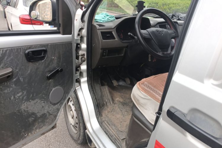 Used Wuling Rongguang S 2023 1.5L Basic Enclosed-Window Vehicle 2 Seats Driver Seat